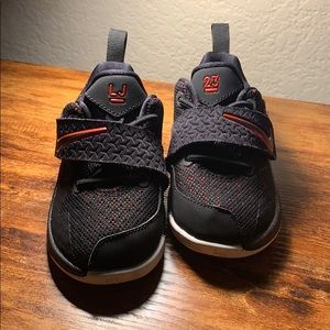 Baby Nike LJ size 6c baby shoes